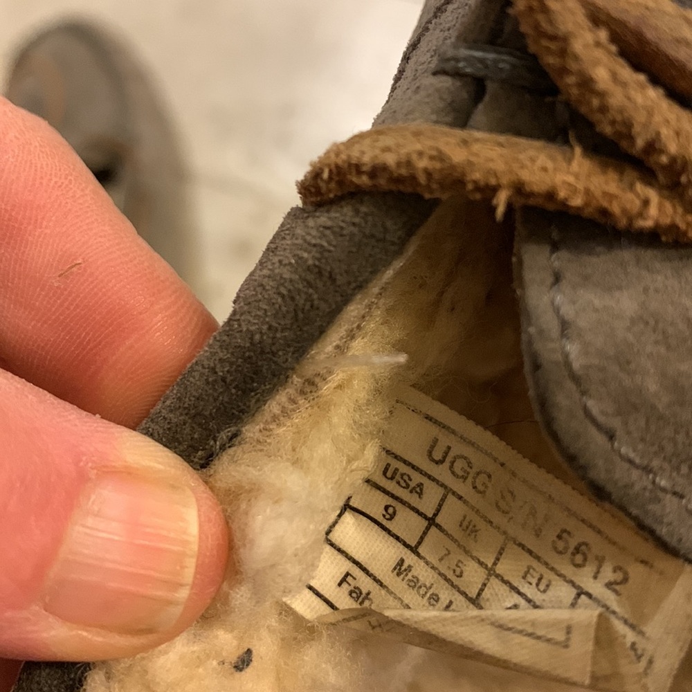 Uggs slippers. Suede shearling lined. Fair condition - Picture 6 of 6